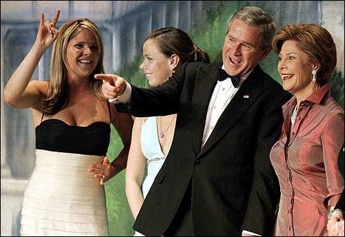 Jenna-Bush-University-of-Texas-with-her-sister-Barbara-the-President-and-her-mother