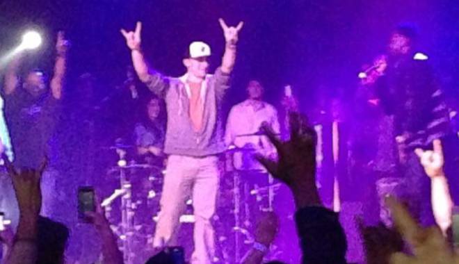 Manziel hook em horns